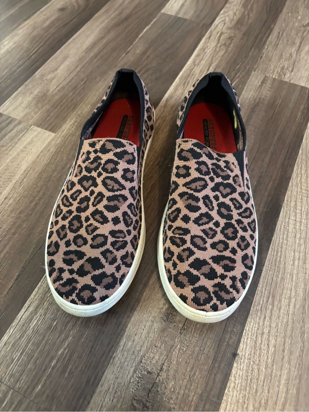 Skechers Street Poppy Lo - Spot On women's slip-on sneakers size